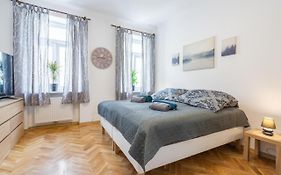 revLIVING Primus und Secundus Eggenburg - Garten - Netflix - Disney Plus - Nespresso